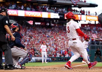 braves-bitter-about-clubhouse-comments-getting-out,-bryce-harper-shows-no-mercy