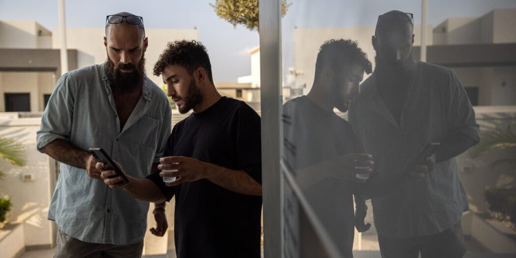social-media-users-accuse-facebook,-instagram-of-suppressing-pro-palestinian-posts
