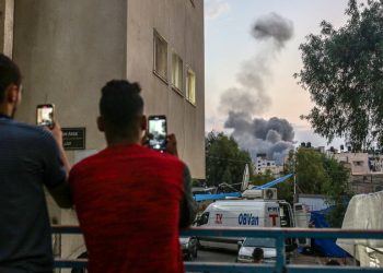 a-new-report-documents-how-easily-children-can-access-graphic-images-of-the-war