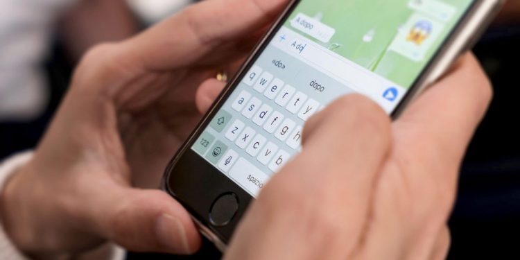 how-to-send-disappearing-voice-messages-in-whatsapp-–-lifehacker