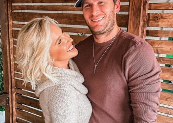 savannah-chrisley-kisses-robert-shiver-in-instagram-official-photo-–-e!-online