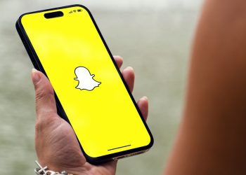 how-to-half-swipe-on-snapchat-with-the-new-update-(2023)-–-stealth-optional