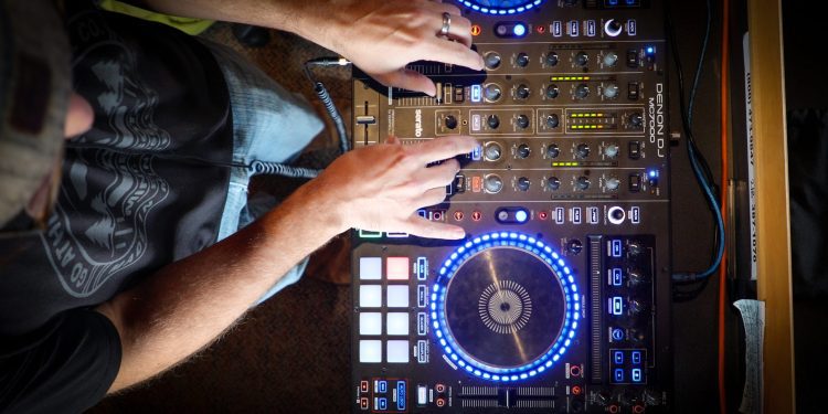local-dj-brings-“unity”-nights-to-up-yonder-in-grand-marais-–-wtip