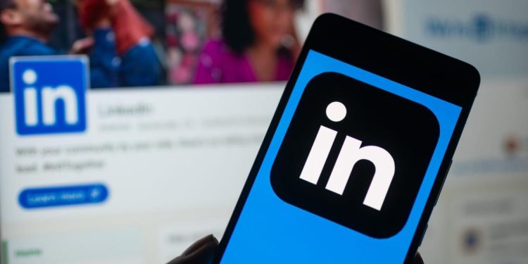 crypto-charity-ceo-quits-after-sexist-linkedin-posts-are-surfaced:-'let's-be-honest—you-look-fat'