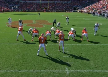 clemson-runs-for-ej-play-4-lib…
