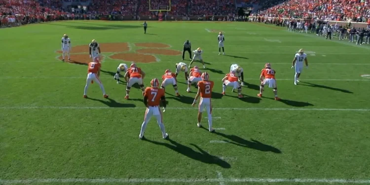 clemson-runs-for-ej-play-4-lib…
