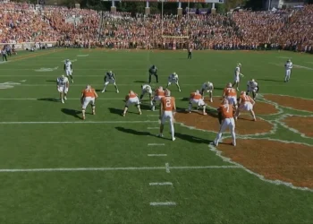 clemson-runs-for-ej-play-3-lib…