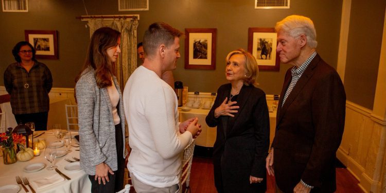 clintons-lend-support-to-family-hoping-to-shift-the-spotlight-to-hostages'-plight-in-gaza