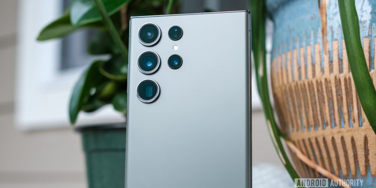 galaxy-s24-could-get-an-instagram-camera-shortcut-for-its-lock-screen-–-android-authority
