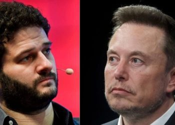 facebook-cofounder-calls-on-elon-musk-to-resign-over-tweet-–-business-insider