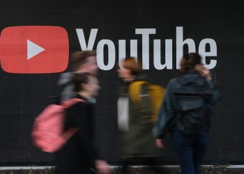 youtube-debuts-ai-tool-that-mimics-vocals-of-artists-like-john-legend,-demi-lovato-–-cnbc