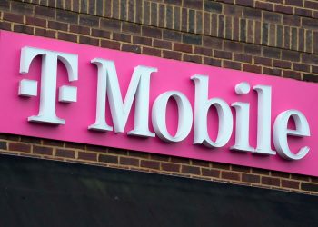 t-mobile-sued-after-employee-stole-nude-photos-from-customer's-phone