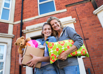 'helicopter-parents'-use-facebook-groups-to-arrange-playdates-for-college-kids-–-fox-news