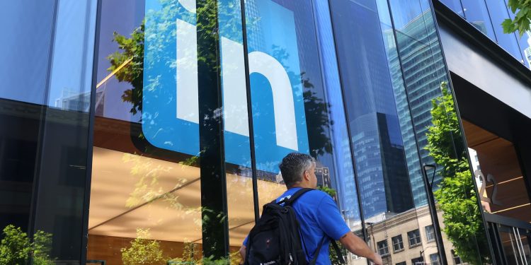 microsoft-preparing-san-francisco-offices-for-openai-employees,-even-as-chaos-lingers