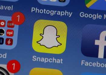 arkansas-teacher-arrested-after-sending-nude-photos-to-student-through-snapchat:-sheriff