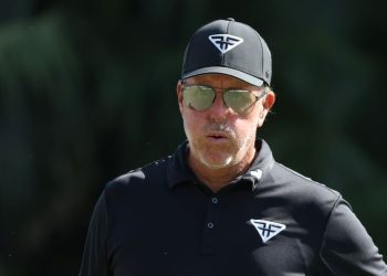 phil-mickelson-exposed-by-alan-shipnuck's-receipts-in-twitter-battle-–-sbnation.com