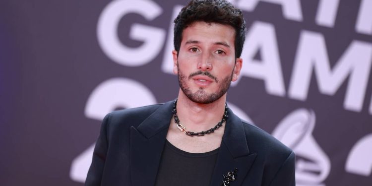 sebastian-yatra’s-unexpected-message-on-his-whatsapp-channel:-“an-album-to-cut-your-veins…”