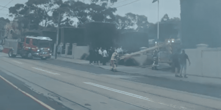 ‘smoke-billowing’:-blaze-breaks-out-at-kooyong-lawn-tennis-club-–-3aw