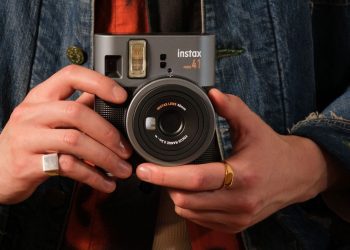 fujifilm’s-retro-instax-41-camera-imagines-life-beyond-instagram-–-gizmodo