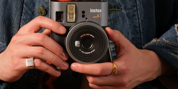 fujifilm’s-retro-instax-41-camera-imagines-life-beyond-instagram-–-gizmodo