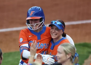 softball-faces-stetson-in-midweek-tilt-–-florida-gators