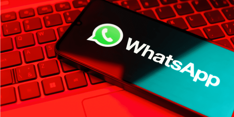 this-whatsapp-security-flaw-leaves-your-pc-open-to-malware.-update-now!-|-pcworld