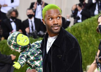 what-happened-to-frank-ocean?-coachella-billboards-and-singer’s-instagram-post-spark-…