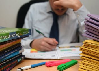now-schools-ask-lawyers-to-draw-up-codes-of-conduct-for-parent-whatsapp-groups-–-daily-mail