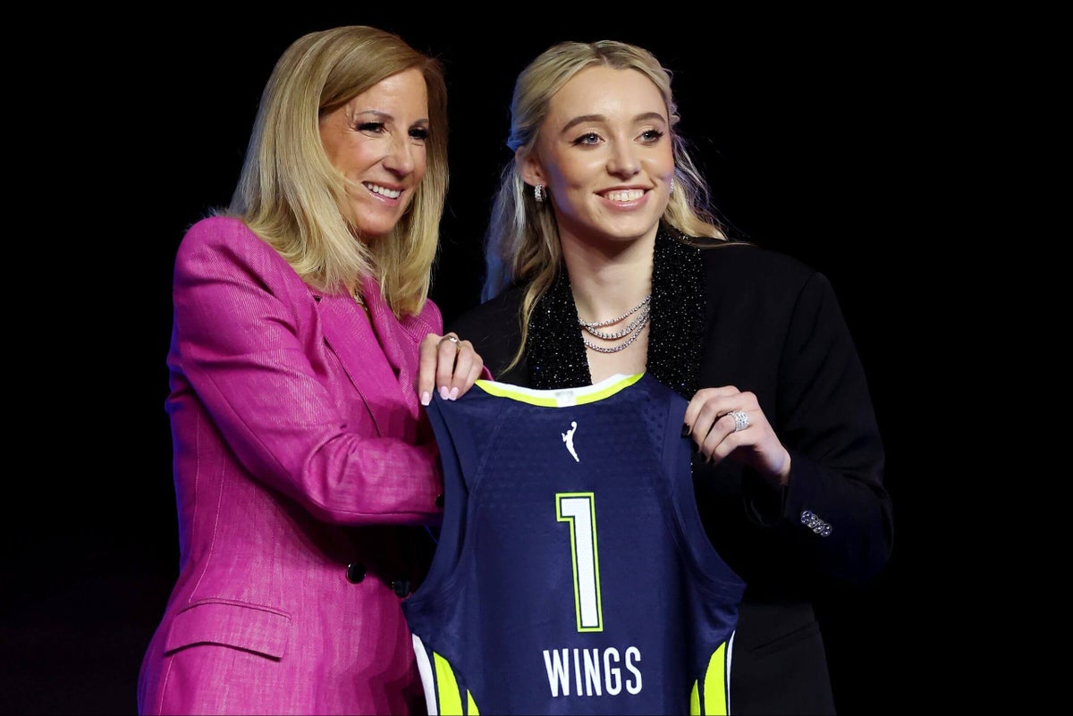 paige-bueckers’-arrival-to-the-dallas-wings-as-no.-1-wnba-draft-pick-marks-a-new-era