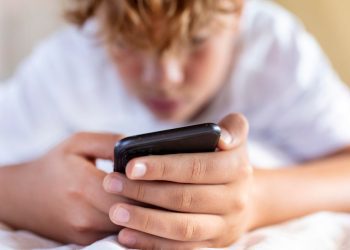 instagram-uses-ai-to-crack-down-on-teens-posing-as-adults-online-–-cbs-news
