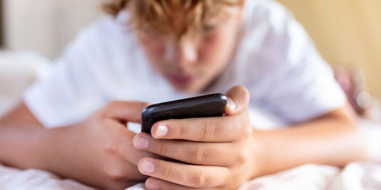 instagram-uses-ai-to-crack-down-on-teens-posing-as-adults-online-–-cbs-news