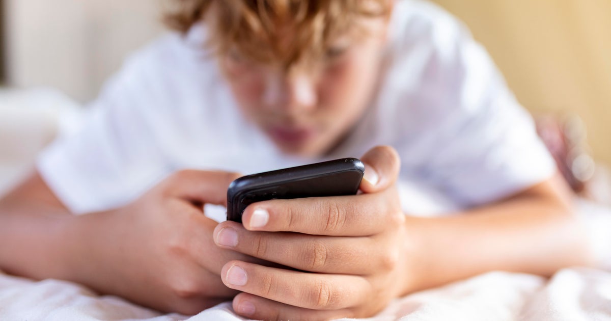 instagram-uses-ai-to-crack-down-on-teens-posing-as-adults-online-–-cbs-news