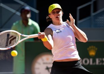 from-a-set-and-a-break-down,-swiatek-escapes-eala-in-madrid-–-wta