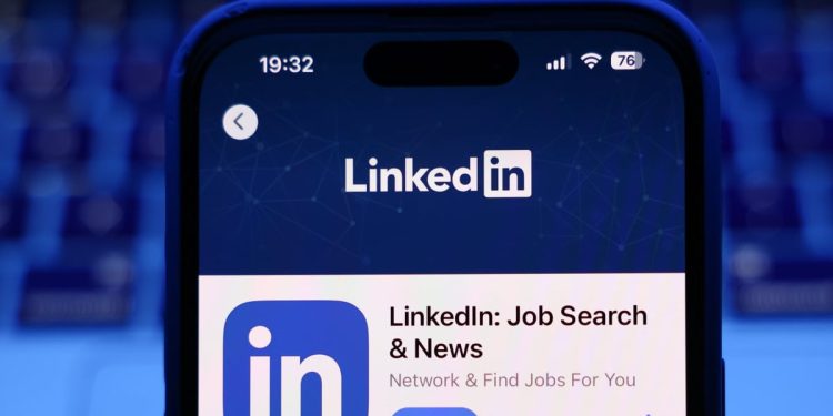linkedin-and-adobe-announce-partnership-to-help-creators-protect-their-work-against-ai