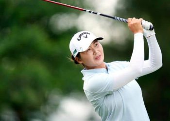 yan-liu-has-an-albatross-and-a-late-birdie-to-hang-onto-the-lead-in-the-chevron-championship