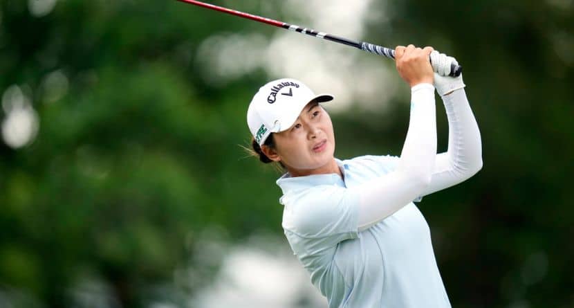 yan-liu-has-an-albatross-and-a-late-birdie-to-hang-onto-the-lead-in-the-chevron-championship