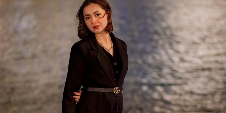 instagram-account-of-several-pak-actors,-including-hania-aamir-and-mahira-khan,-blocked-in-india