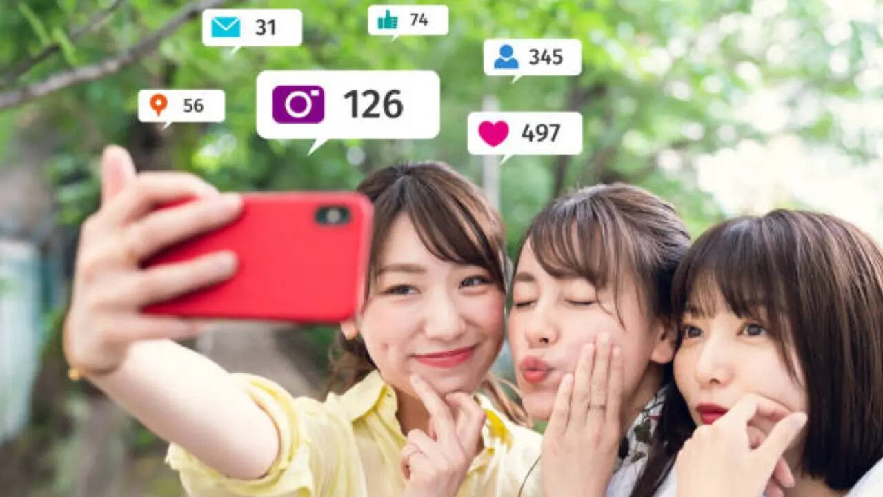 is-social-media-distorting-our-faces?-surge-in-snapchat-dysmorphia-raises-red-flags-for-doctors