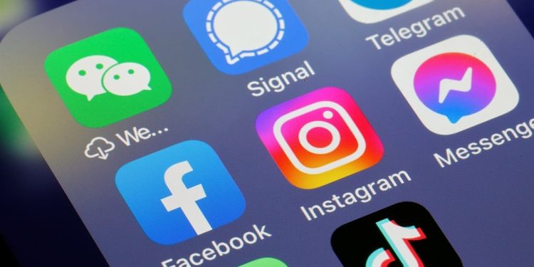 meta-threatens-to-cut-off-facebook,-instagram-in-nigeria-|-business-–-news24