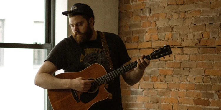 duluth-songwriter-ross-thorn-performs-new-songs-on-scenic-route-–-wtip