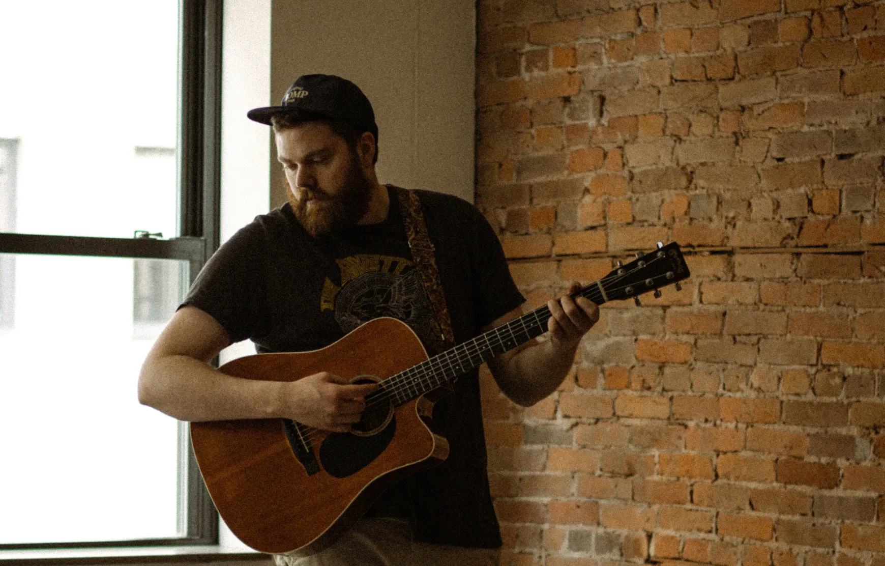 duluth-songwriter-ross-thorn-performs-new-songs-on-scenic-route-–-wtip