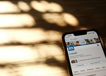 the-ultimate-guide-to-setting-up-your-linkedin-profile-for-high-school-students