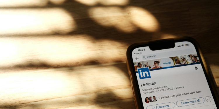 the-ultimate-guide-to-setting-up-your-linkedin-profile-for-high-school-students