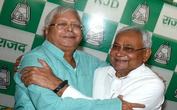 when-nitish-and-lalu-personally-delivered-press-releases!-–-news-riveting