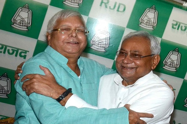 when-nitish-and-lalu-personally-delivered-press-releases!-–-news-riveting