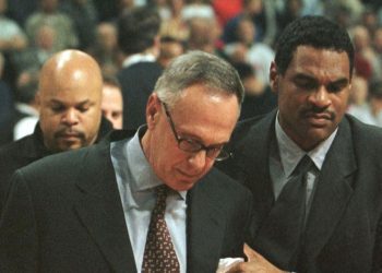 youtube-gold:-maurice-cheeks-coaches-the-national-anthem-singer