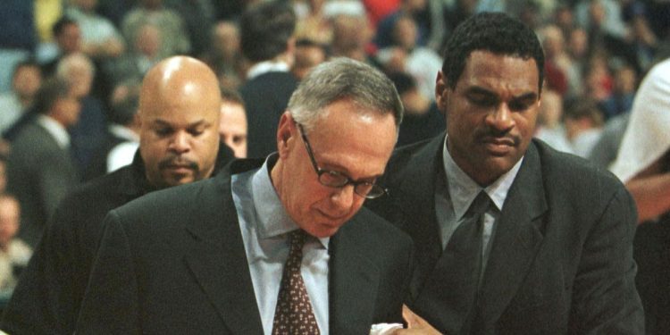 youtube-gold:-maurice-cheeks-coaches-the-national-anthem-singer