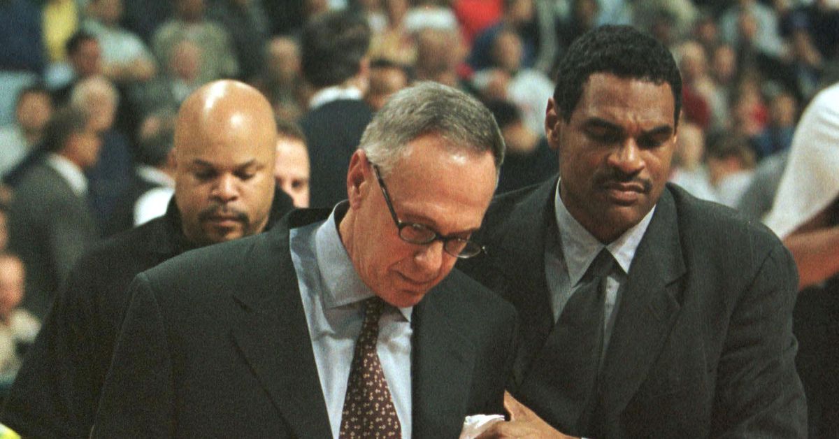 youtube-gold:-maurice-cheeks-coaches-the-national-anthem-singer