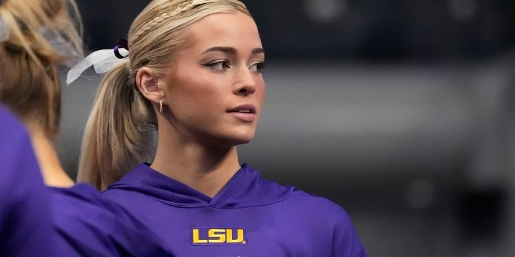 livvy-dunne-reveals-lots-of-freckles-in-makeup-free-selfie-close-up-–-sports-illustrated