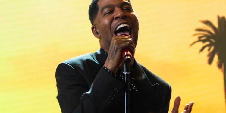 kid-cudi-performs-‘neverland’-as-first-artist-in-snapchat’s-‘under-the-ghost’-music-series